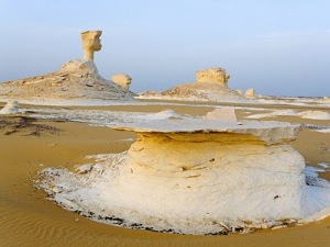 white desert 2 Inilah Keajaiban Gurun Putih Mesir Yang Eksotis