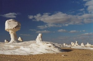 white desert 4 Inilah Keajaiban Gurun Putih Mesir Yang Eksotis